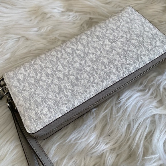 New Michael Kors jet set travel large continental wallet - Picture 3 of 10